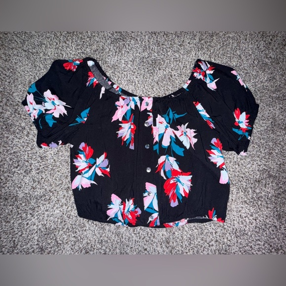 Candie's Tops - Candies black floral button down cropped blouse top